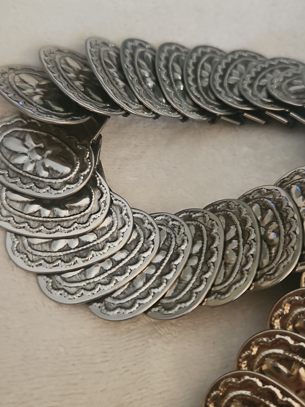 Vintage 1980s Silver Floral Oval Metal Concho Festival Stretch Belt - Picture 4 of 7